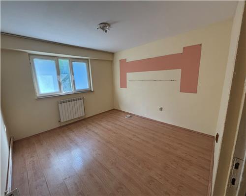 Apartament 3 camere, 66 mp, Vest, Str. Isaccei, 2 bai