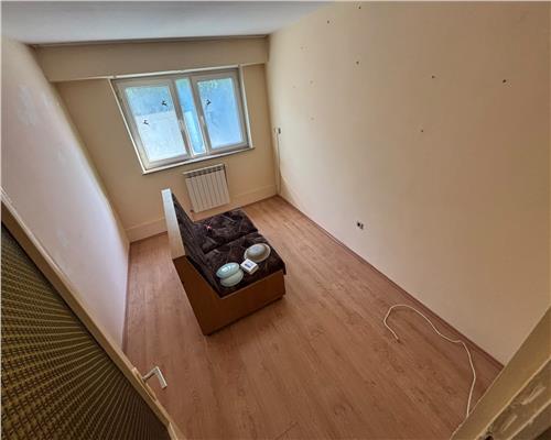 Apartament 3 camere, 66 mp, Vest, Str. Isaccei, 2 bai