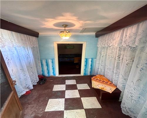 Casa si teren 5.000 mp, aproape de oras, 43.500 €