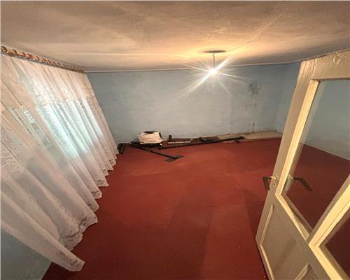 Casa si teren 5.000 mp, aproape de oras, 43.500 €