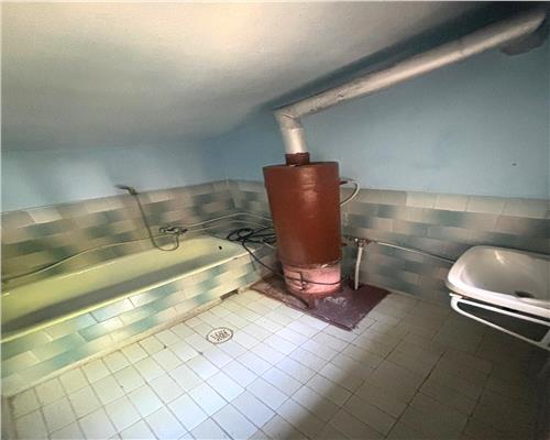 Casa si teren 5.000 mp, aproape de oras, 43.500 €