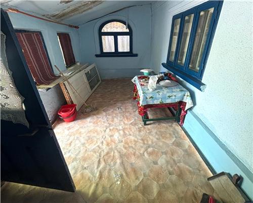 Casa si teren 5.000 mp, aproape de oras, 43.500 €