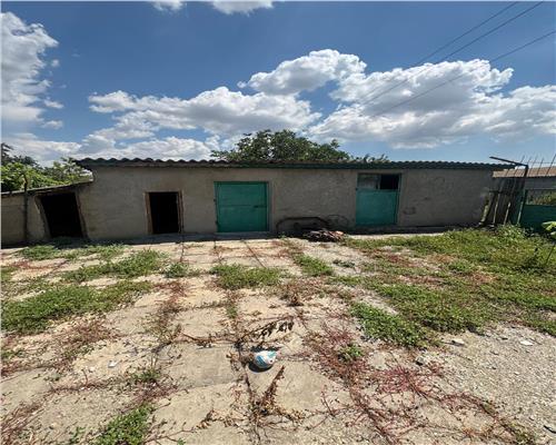Casa si teren 5.000 mp, aproape de oras, 43.500 €