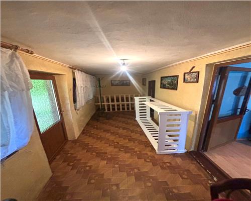 Casa si teren 5.000 mp, aproape de oras, 43.500 €