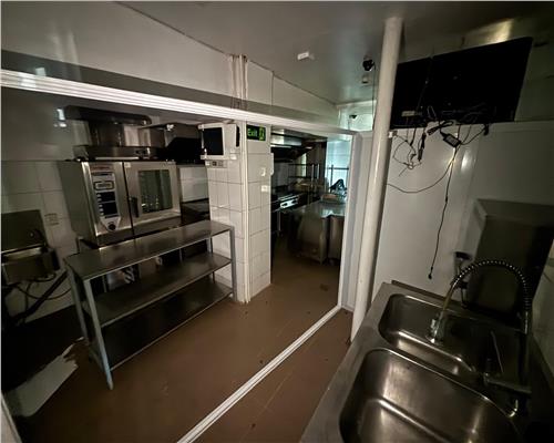 Spatiu Comercial cu Terasa si Vad Exceptional