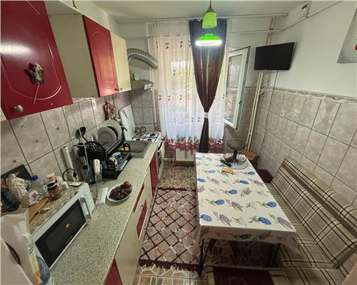 Apartament de inchiriat, mobilat si utilat complet