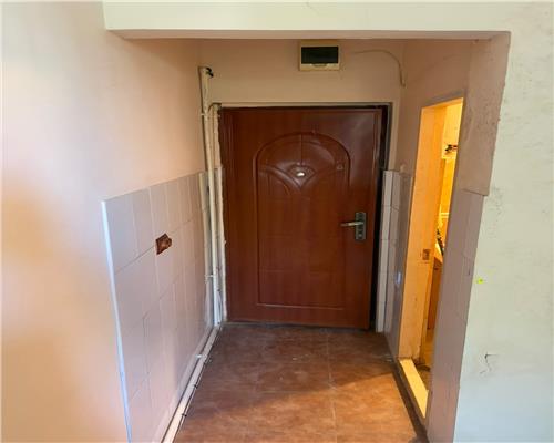 Garsoniera de vanzare, zona Politiei pret bun!