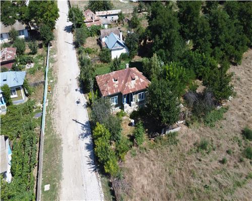 Casa batraneasca cu teren 3.706 mp in Iazurile