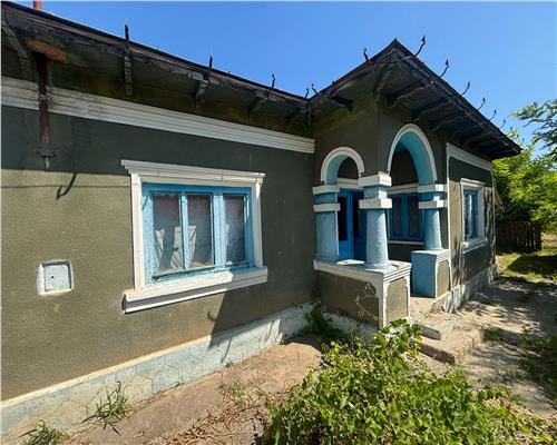 Casa batraneasca cu teren 3.706 mp in Iazurile