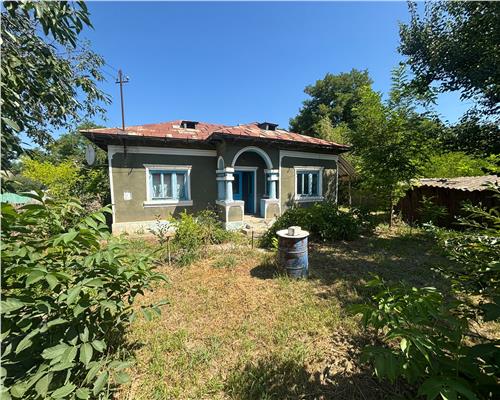 Casa batraneasca cu teren 3.706 mp in Iazurile
