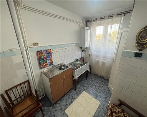 Apartament 2 camere cu garaj, central, str. Isacciei
