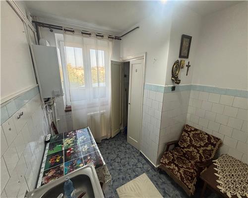 Apartament 2 camere cu garaj, central, str. Isacciei