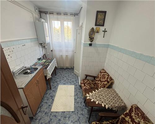 Apartament 2 camere cu garaj, central, str. Isacciei