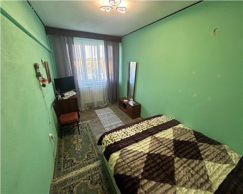 Apartament 2 camere cu garaj, central, str. Isacciei