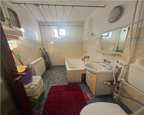 Apartament 2 camere cu garaj, central, str. Isacciei