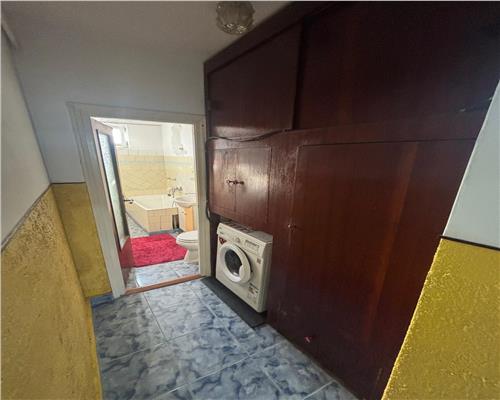 Apartament 2 camere cu garaj, central, str. Isacciei