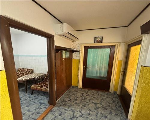 Apartament 2 camere cu garaj, central, str. Isacciei