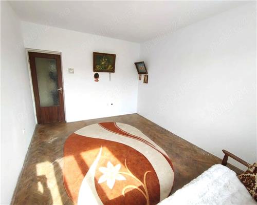 Apartament 2 camere cu garaj, central, str. Isacciei