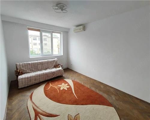 Apartament 2 camere cu garaj, central, str. Isacciei