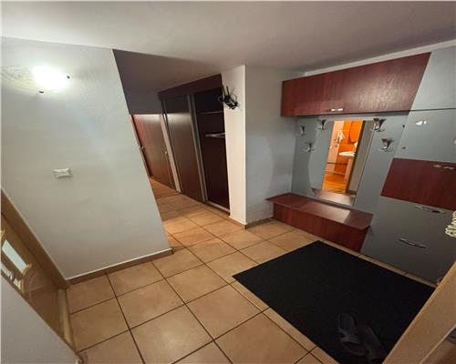 Apartament 3 camere, central, parcare inclusa