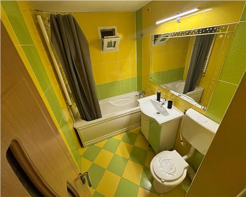 Apartament 3 camere, central, parcare inclusa
