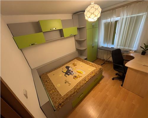 Apartament 3 camere, central, parcare inclusa