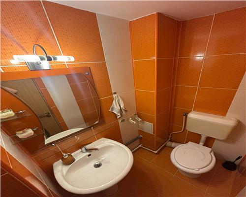 Apartament 3 camere, central, parcare inclusa