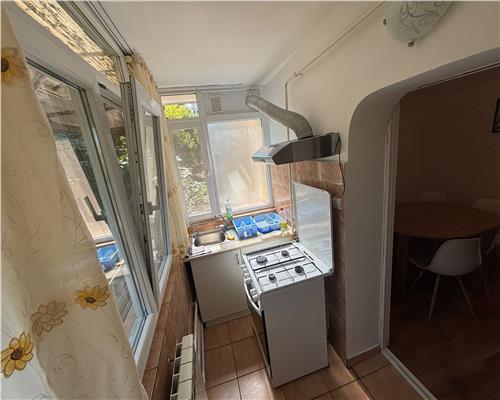 Apartament 3 camere, central, parcare inclusa