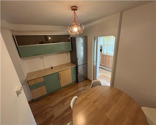 Apartament 3 camere, central, parcare inclusa