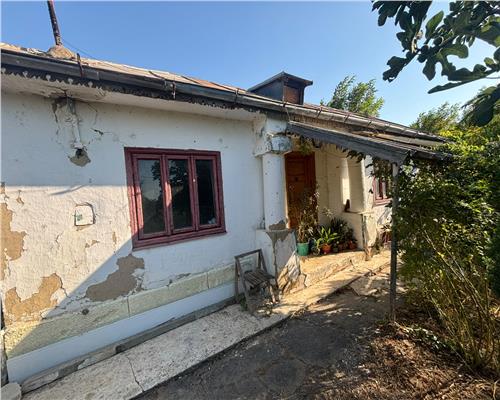 Casa batraneasca de vanzare in Iazurile, teren 1.257 mp