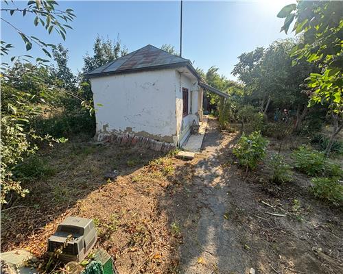 Casa batraneasca de vanzare in Iazurile, teren 1.257 mp