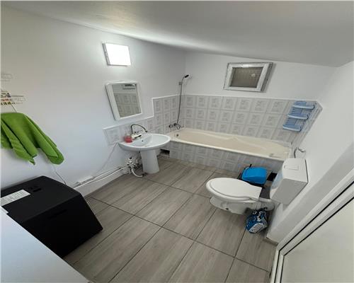 Casa renovata de vanzare, zona centrala, 78 mp, teren 136 mp