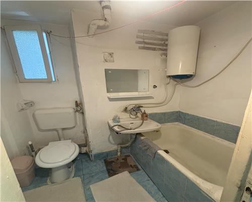 Apartament 2 camere de vanzare, 40 mp, etaj 2
