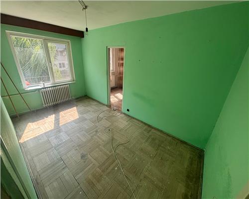 Apartament 2 camere de vanzare, 40 mp, etaj 2
