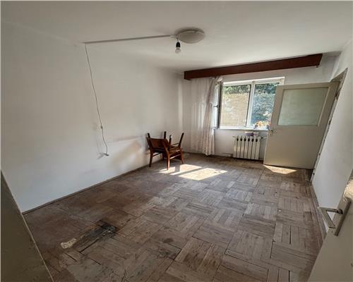 Apartament 2 camere de vanzare, 40 mp, etaj 2