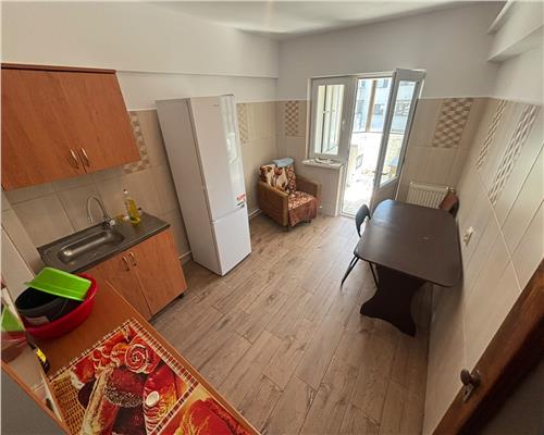 Apartament 3 camere de inchiriat, centrala proprie pe gaz – Victoriei