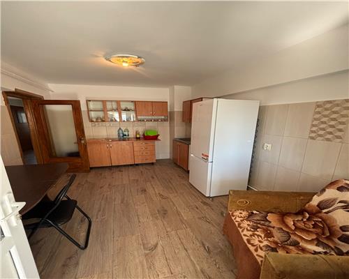 Apartament 3 camere de inchiriat, centrala proprie pe gaz – Victoriei