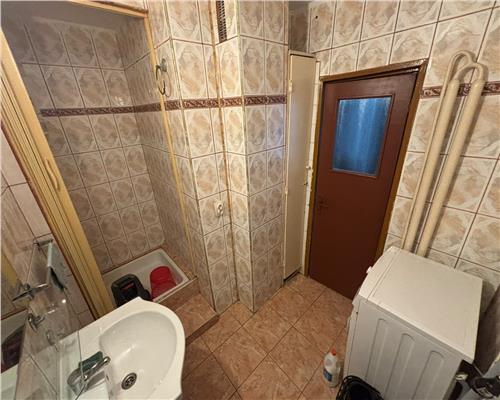 Apartament 3 camere de inchiriat, centrala proprie pe gaz – Victoriei