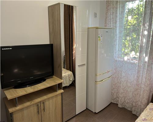 Garsoniera de inchiriat in zona Politiei, etaj 1, mobilata