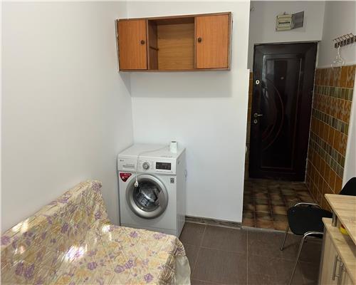 Garsoniera de inchiriat in zona Politiei, etaj 1, mobilata