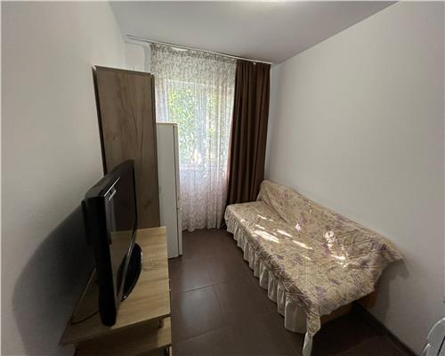 Garsoniera de inchiriat in zona Politiei, etaj 1, mobilata