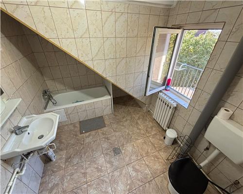 Casa de inchiriat cu 3 camere, zona Mahmudiei, ideala pentru familie