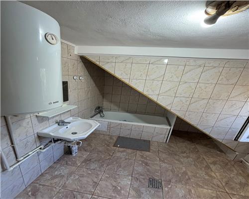 Casa de inchiriat cu 3 camere, zona Mahmudiei, ideala pentru familie