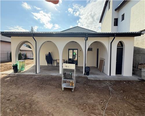 Casa spatioasa cu 3 camere si curte mare, în zona centrala