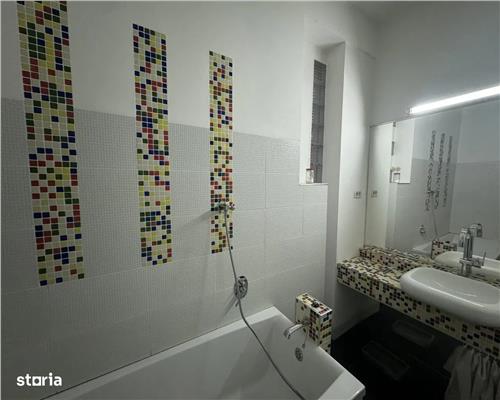 Casa spatioasa cu 3 camere si curte mare, în zona centrala