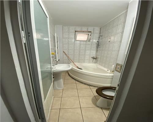 Apartament de inchiriat, 2 camere, centrala proprie