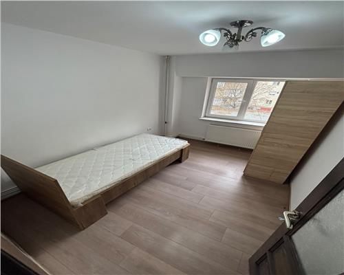 Apartament 3 camere de inchiriat, Ultracentral, centrala proprie