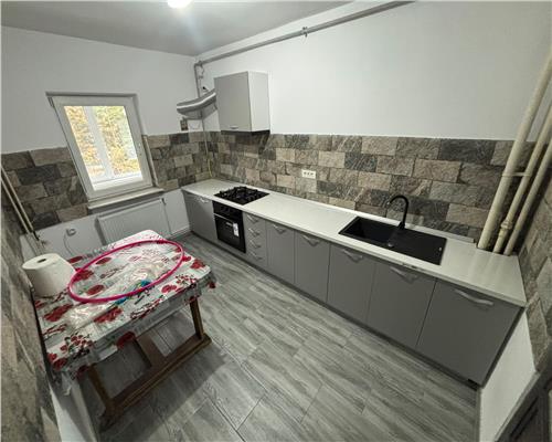 Apartament 3 camere de inchiriat, Ultracentral, centrala proprie