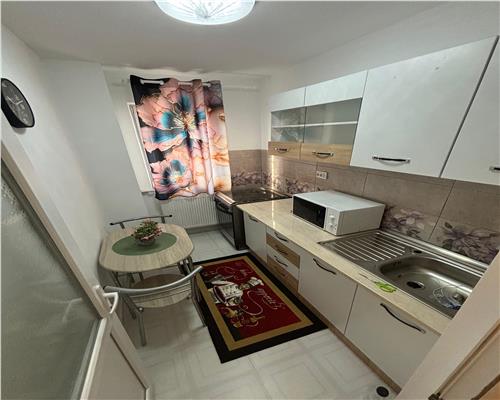 Apartament cu 3 Camere Renovat, 44 mp – Zona Vest, Linistita si Accesibila