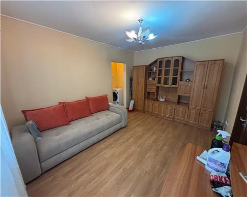 Apartament 2 camere de �nchiriat, etaj 2, zona Vest